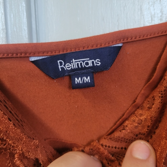 ✨️3 for 15✨️Lace detail satin tank top -Size Medium - Picture 2 of 7